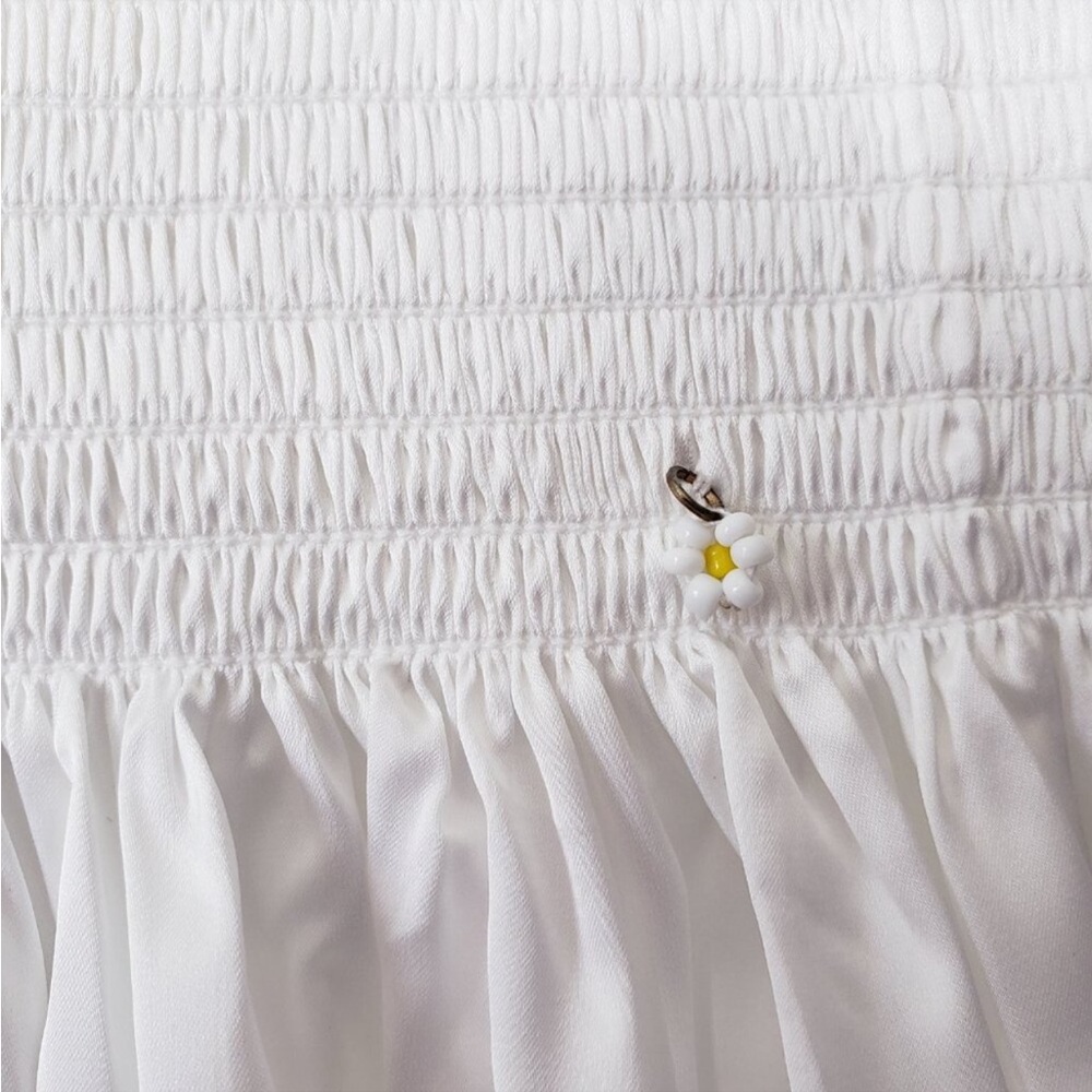 NWT Natural Life Daisy Skort Shorts Medium White Smocked Waist Shiny Lightweight - Picture 6 of 9